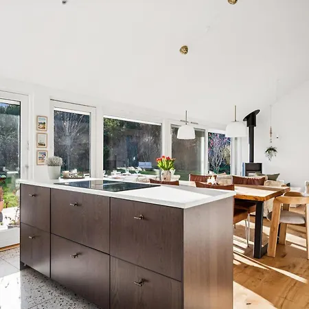 Flot Nyrenoveret Hus Taet Pa Ferienhaus *